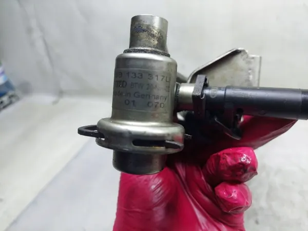 Riel de inyección OEM 06B133551Q para VW Passat B5 image 6