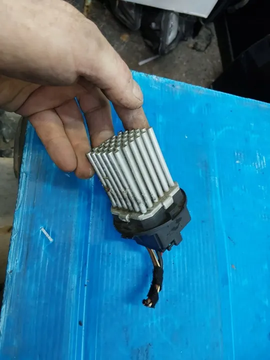 Mercedes puhallinvastus OEM 5HL008941 W212 E-luokka image 3