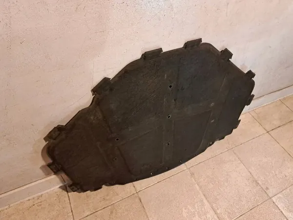 BMW X5 E70 Motorhuv Insulation image 2