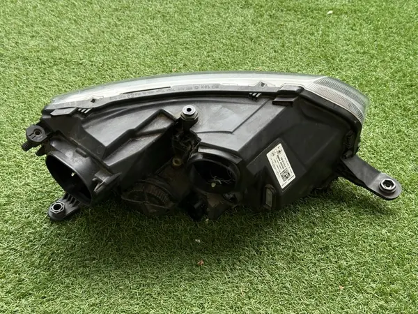 Farol esquerdo Skoda Rapid Xenon image 3