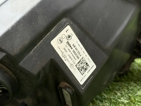 Farol esquerdo Skoda Rapid Xenon image 4