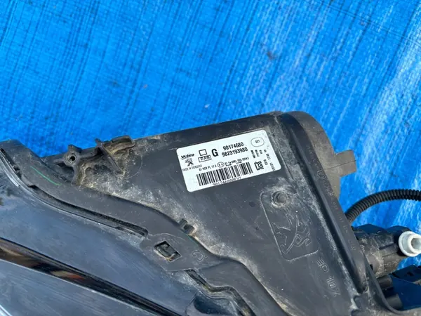 PEUGEOT 208 II Linker Voorlicht Europa image 4