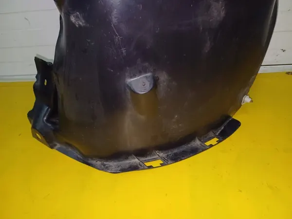 Front Left Wheel Arch Megane II 8200415285 image 3