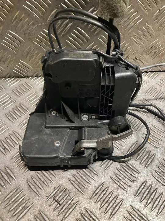 Fram Vänster Dörrlås 2117200335 Mercedes W211 E-Klass image 3