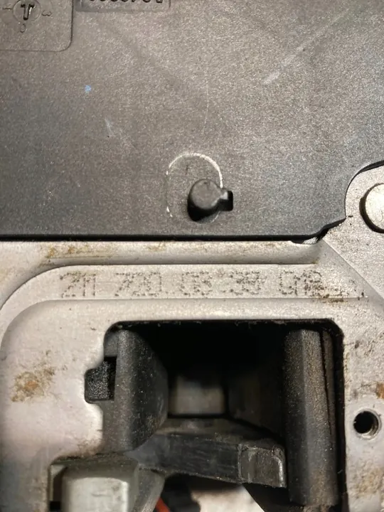 Fram Vänster Dörrlås 2117200335 Mercedes W211 E-Klass image 4