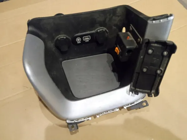 Prise AUX 12V Kia Ceed II OEM 96120A2200 image 2