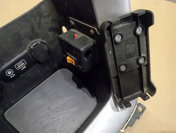 Prise AUX 12V Kia Ceed II OEM 96120A2200 image 4