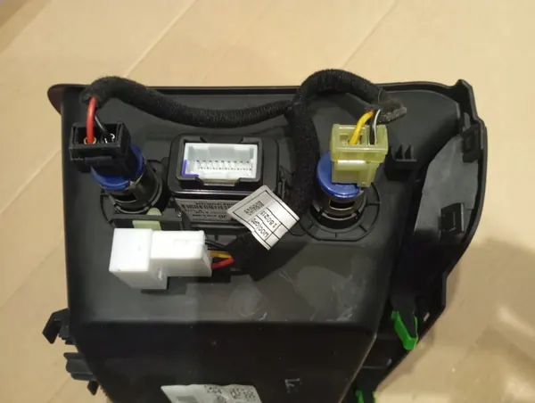 Prise AUX 12V Kia Ceed II OEM 96120A2200 image 6