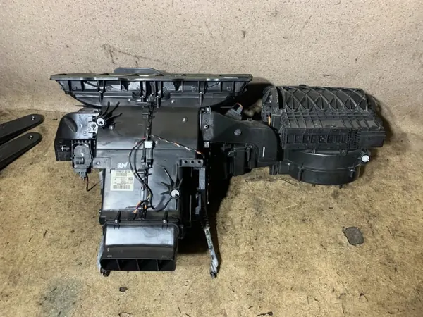 Värmare Mercedes-Benz GL X166 OEM A1668303360 image 2