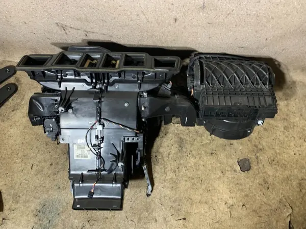 Värmare Mercedes-Benz GL X166 OEM A1668303360 image 4