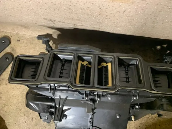 Värmare Mercedes-Benz GL X166 OEM A1668303360 image 6