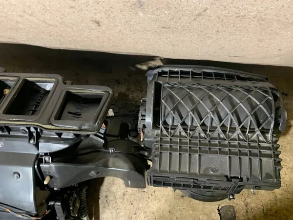 Värmare Mercedes-Benz GL X166 OEM A1668303360 image 7