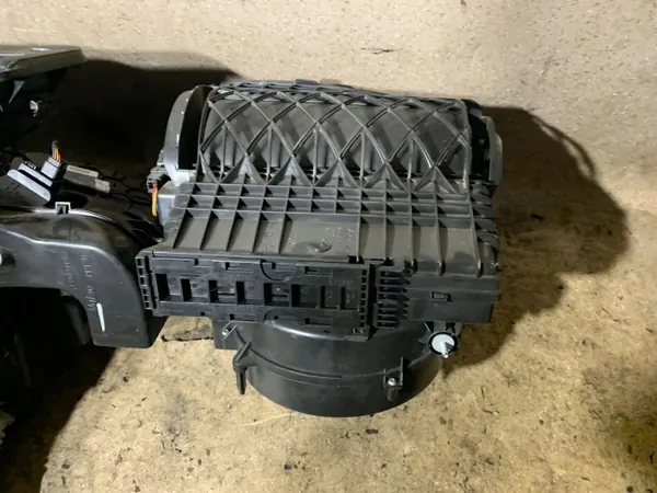 Värmare Mercedes-Benz GL X166 OEM A1668303360 image 8