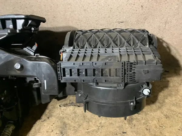 Värmare Mercedes-Benz GL X166 OEM A1668303360 image 9