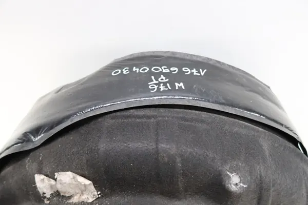 Mercedes W176 Taka Oikea Pyöränkaari OEM 1766900430 image 10
