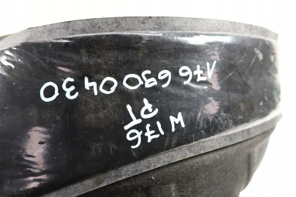Mercedes W176 Taka Oikea Pyöränkaari OEM 1766900430 image 6