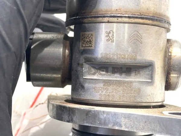 Pompe haute pression OEM 9812133780 pour Peugeot 308 II image 4