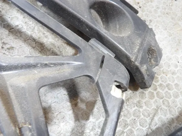 RENAULT SCENIC III LIFT Guias de Para-choque Traseiro 850420002R image 2