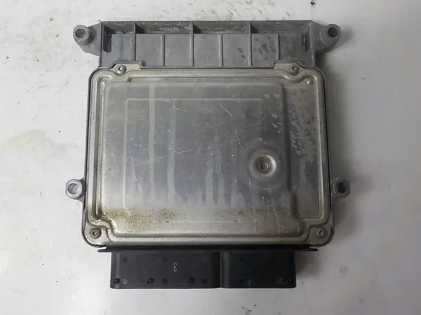 Computadora Hyundai OEM 39115-2B062 9001040177KB - Usada image 3