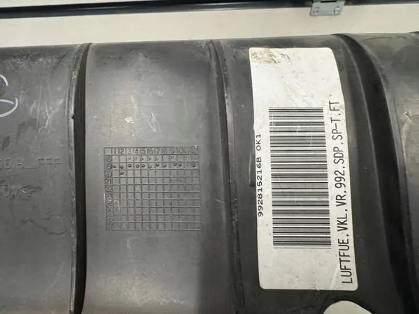 Porsche 911 992 Ilmakanava OEM 992815216BKPD136 image 3
