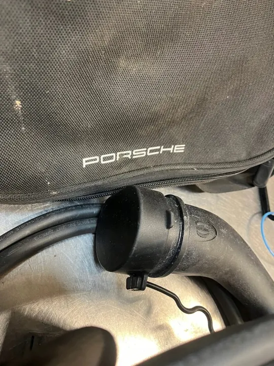 Tomada de carga Porsche Panamera OEM 971044001 image 4