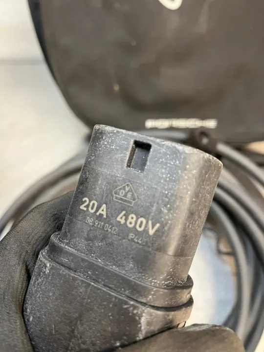 Tomada de carga Porsche Panamera OEM 971044001 image 5