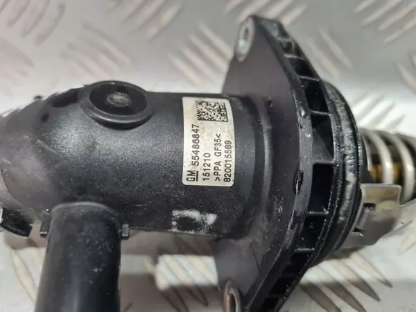 Carcasa de termostato Opel Insignia B Zafira C 2.0 CDTI image 2