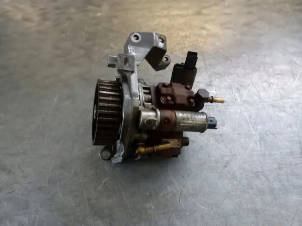 Pompe à carburant OEM 9685440880 pour Ford Fiesta 1.4TD image 2