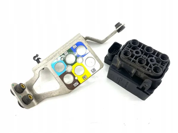 Tesla S Luchtvering Ventielblok OEM 15-1524-0027.2 image 2