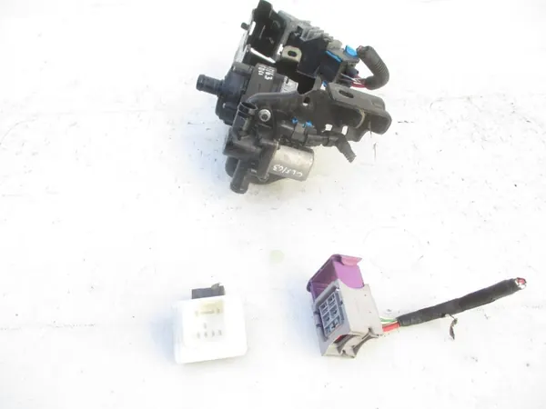 OEM 271203982R Pompe à eau & relais bougie 1.5 Blue dCi image 4