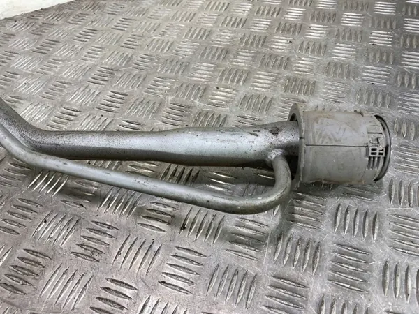 Pescoço de enchimento Subaru OEM FBZ20701 - Usado image 5