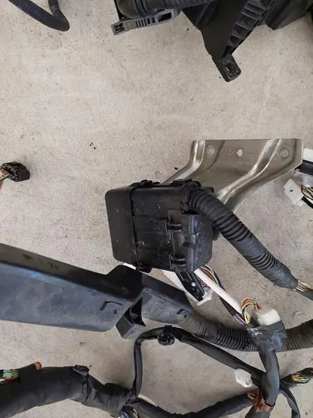 Instalación compartimento motor AVENSIS T27 2.2D - OEM image 4