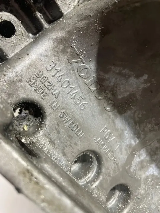 Cárter Volvo V60 OEM 31401456 - 2.0L Diésel image 4