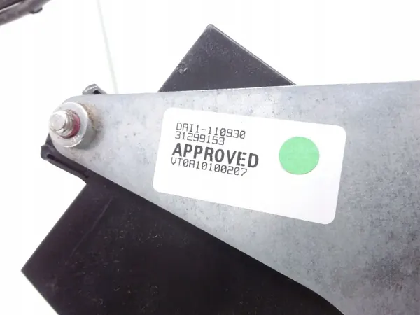 Volvo V70 bakluckeaktuator OEM 31299153 - Begagnad image 3