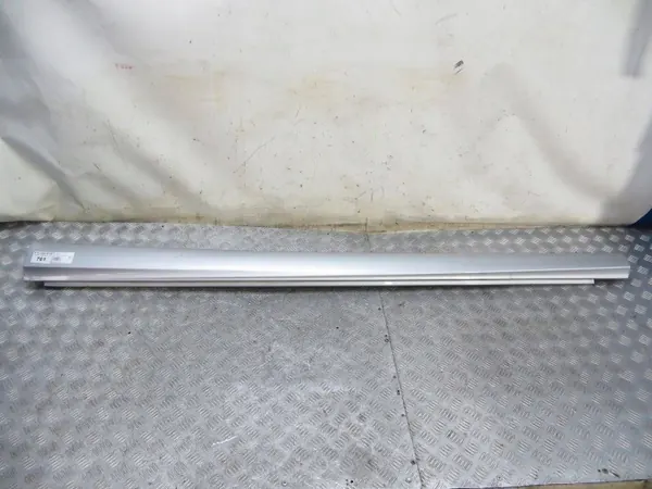 Protetor de soleira esquerdo OEM A2466900240 Mercedes-Benz image 2