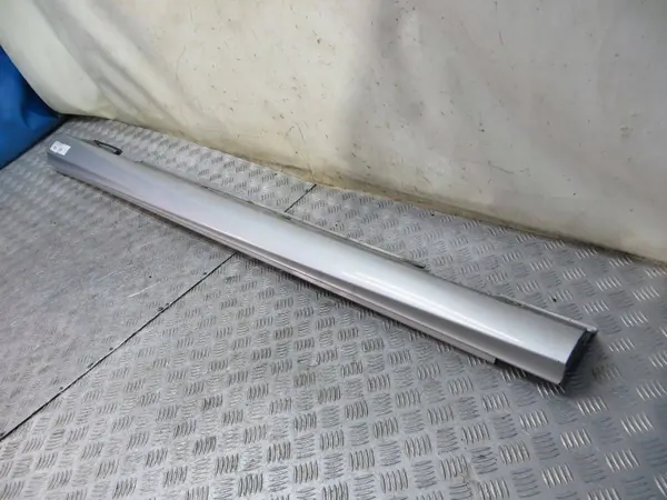 Protetor de soleira esquerdo OEM A2466900240 Mercedes-Benz image 3