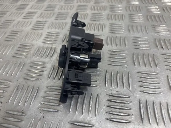 Prise 12V avant Peugeot Expert 2018 OEM 98160575ZD image 5