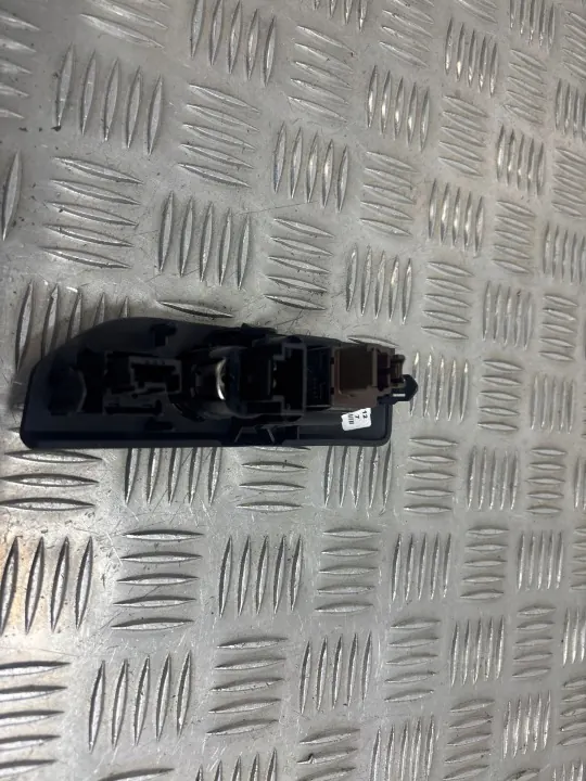Prise 12V avant Peugeot Expert 2018 OEM 98160575ZD image 6