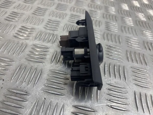 Prise 12V avant Peugeot Expert 2018 OEM 98160575ZD image 7