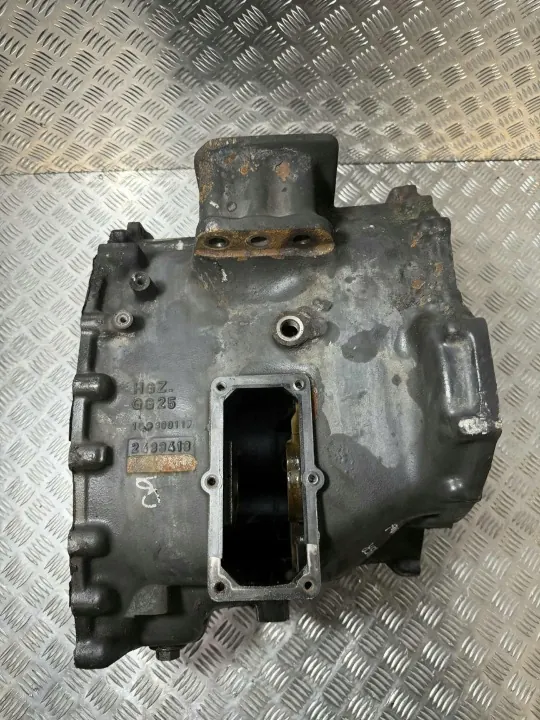 Carter de boîte Scania OEM 2433418 - État utilisé image 2