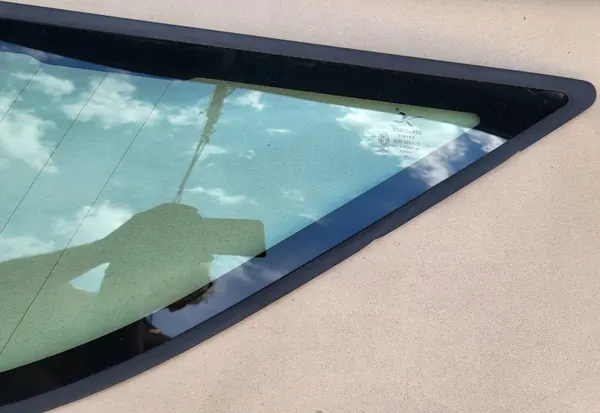 Karossglas OEM RH 5364351 Bak Höger Saab 95 image 3