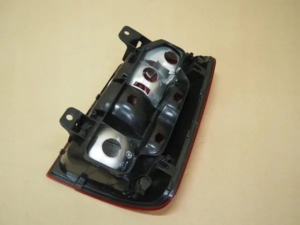 VW CADDY 2K1 15-20 Luz Trasera Izquierda EU image 2