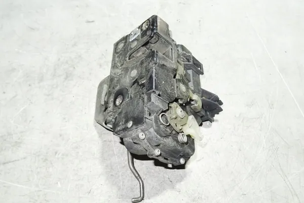 Audi A4 Rechte Vordertürschloss 4B2837016G image 2