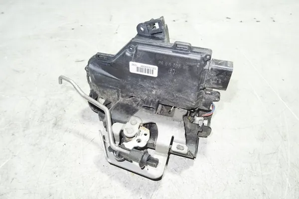Audi A4 Rechte Vordertürschloss 4B2837016G image 3