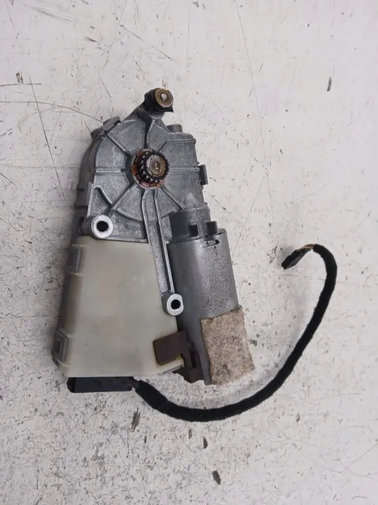 Moteur de toit ouvrant Audi A3 8P OEM 4B0959591G image 3