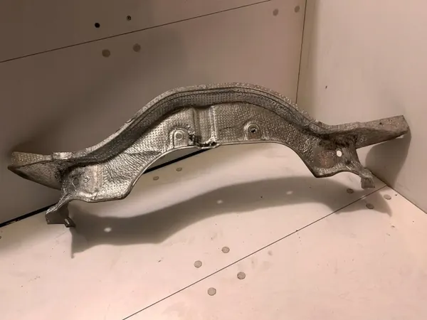 Escudo térmico túnel dianteiro OEM 8E0 825 661 Audi A4 image 3