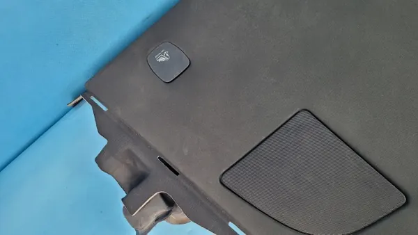 Tesla Model 3 Tavaratilan Hylly Stop-valo OEM 1538903-00-C image 4