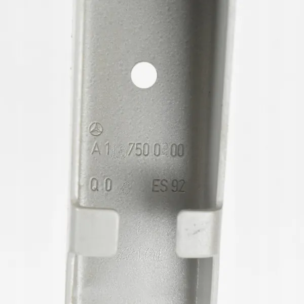 Charnière de coffre droit OEM A1187500200 Mercedes CLA II image 4