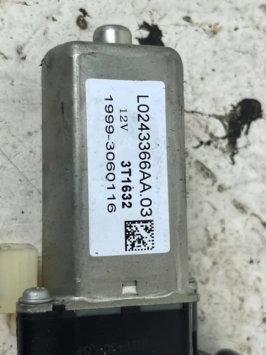 Moteur de siège Maserati Ghibli OEM L0243366AA image 6