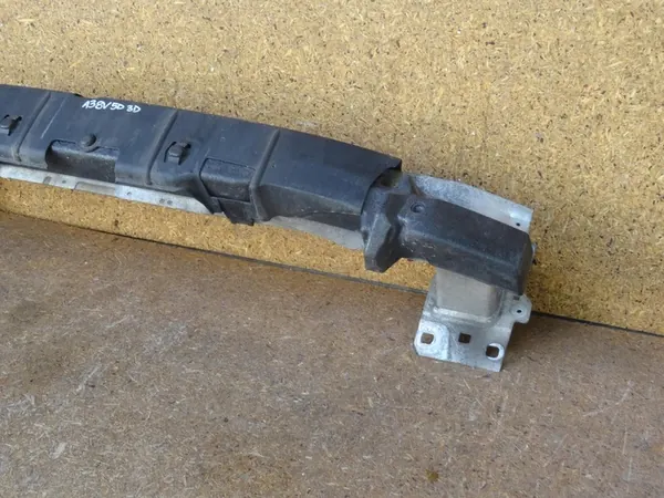 AUDI A3 8V Etupuskuri Palkki Imurilla OEM 8V0807109B image 3